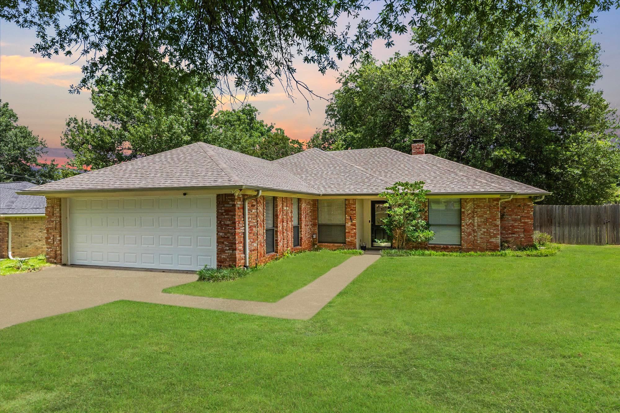 2900 Crossroads Dr