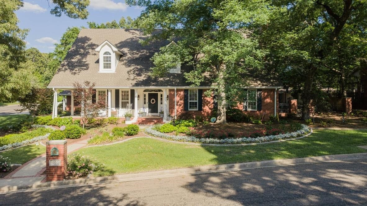 1200 Lesley Ln