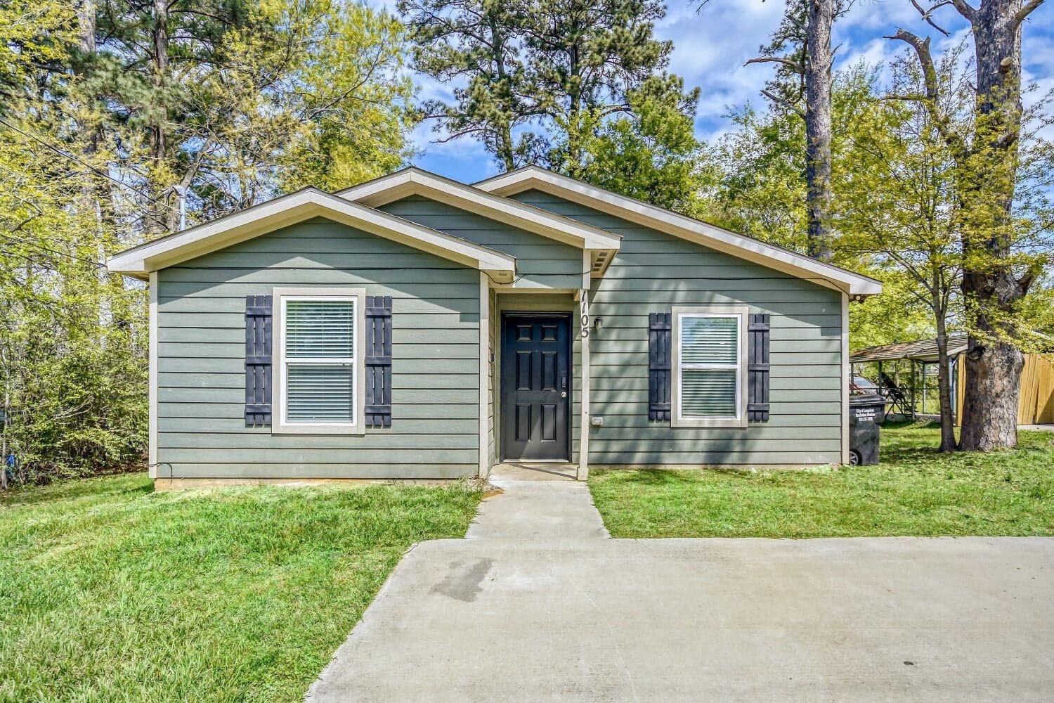 1105 Rex Ln