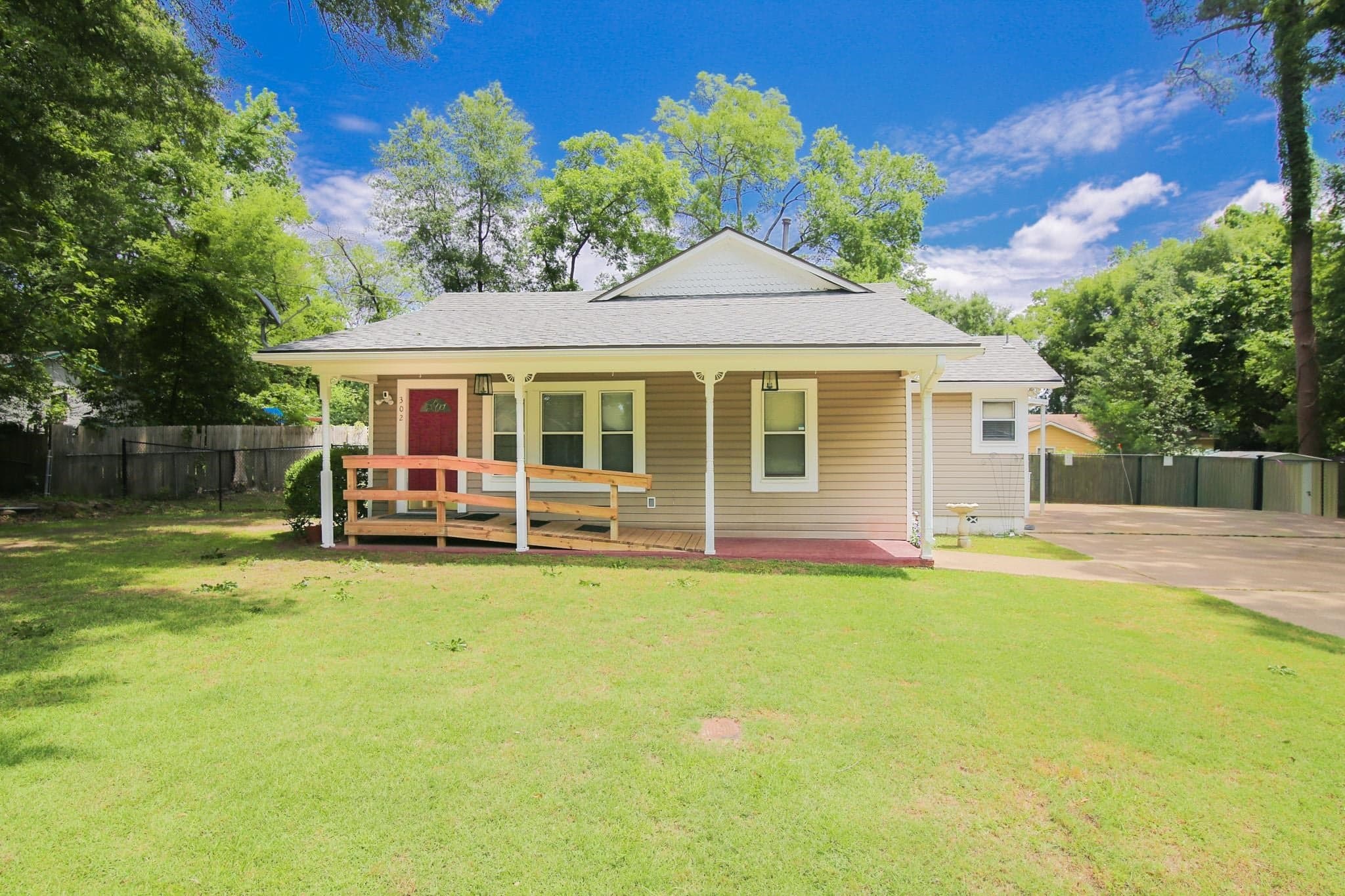 302 Woodlawn Dr