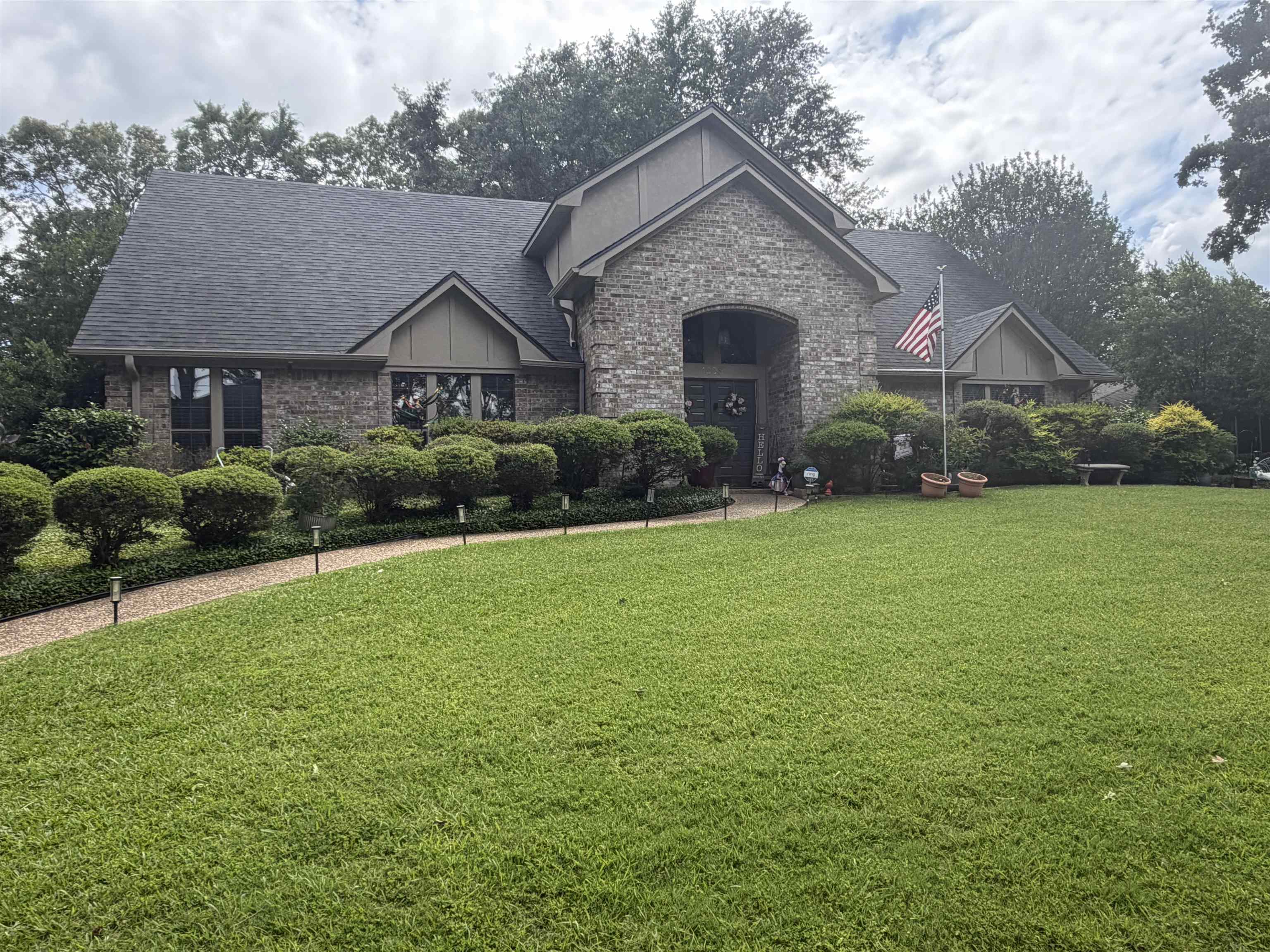 1208 Daffodil Ln