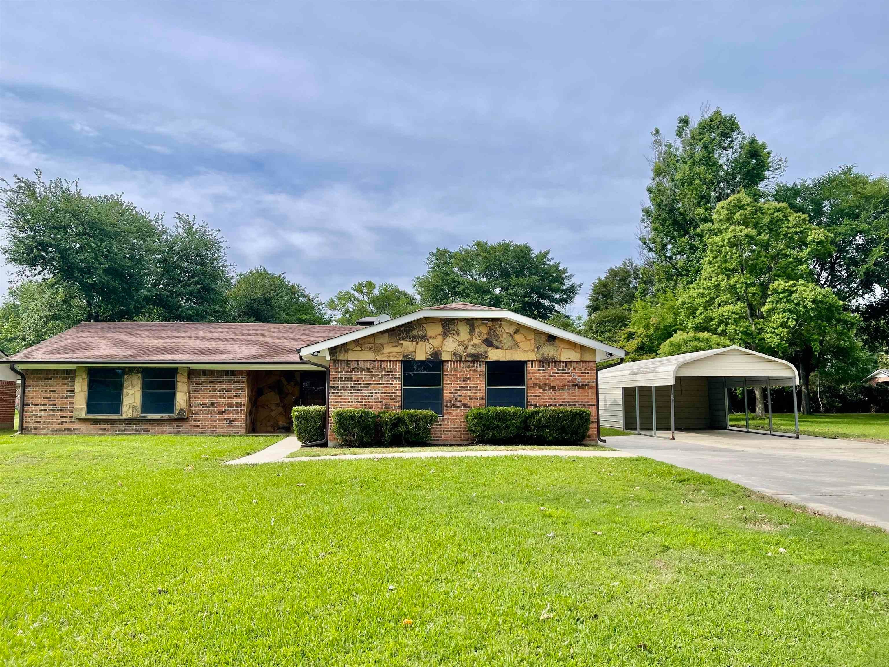 104 Meadowbrook St