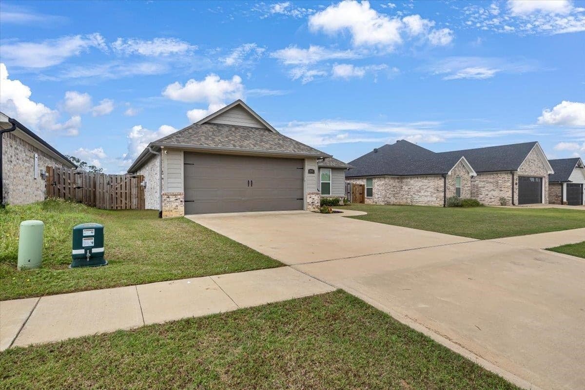 1802 Forestdale Blvd
