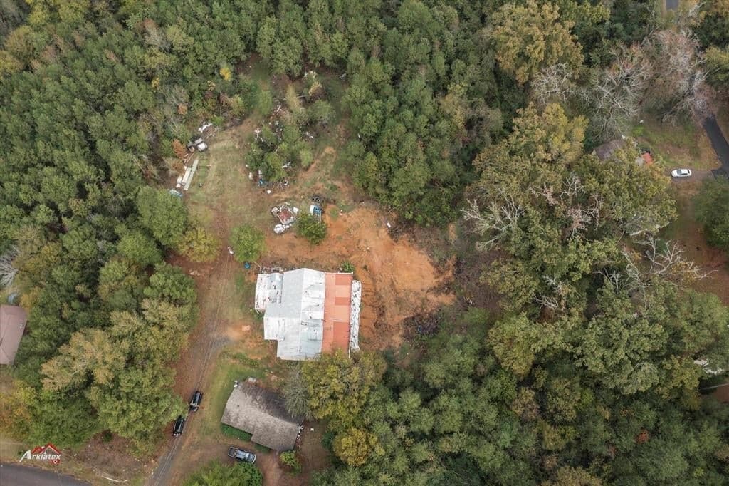 220 Ellis Dr
