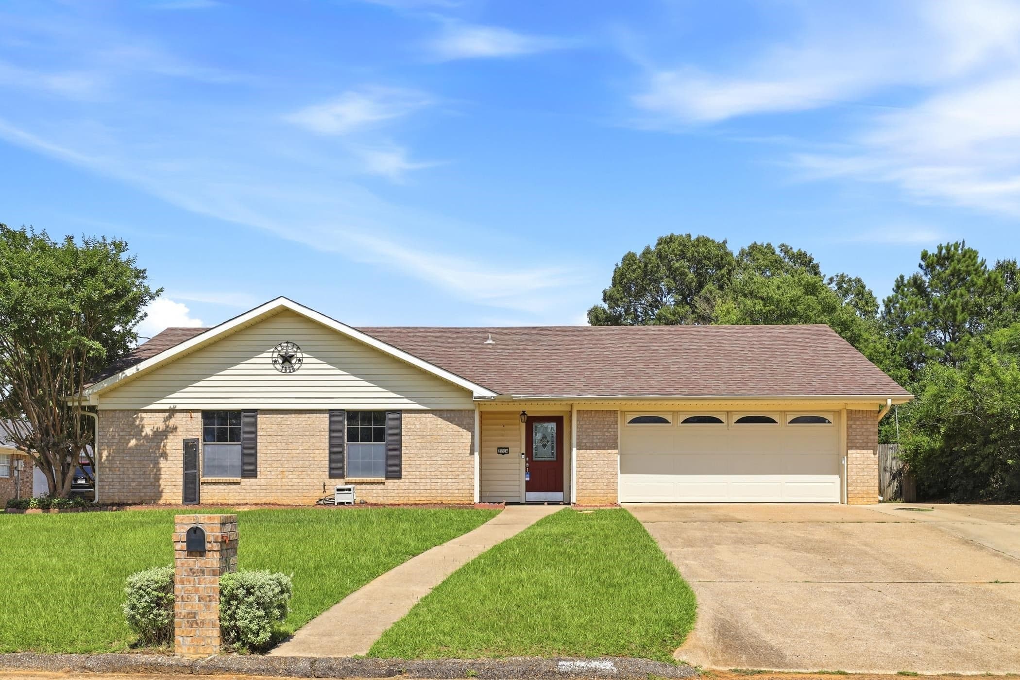 3704 Kriss Dr