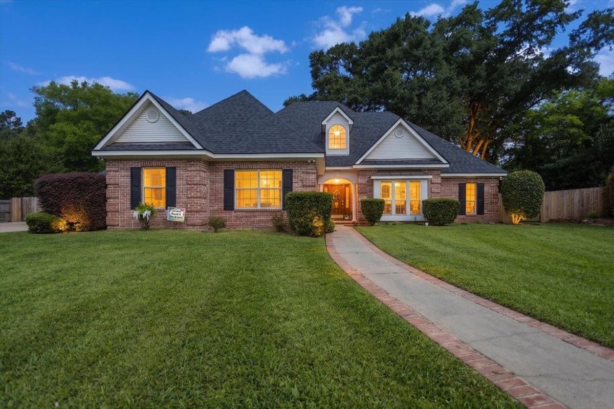 913 University Dr