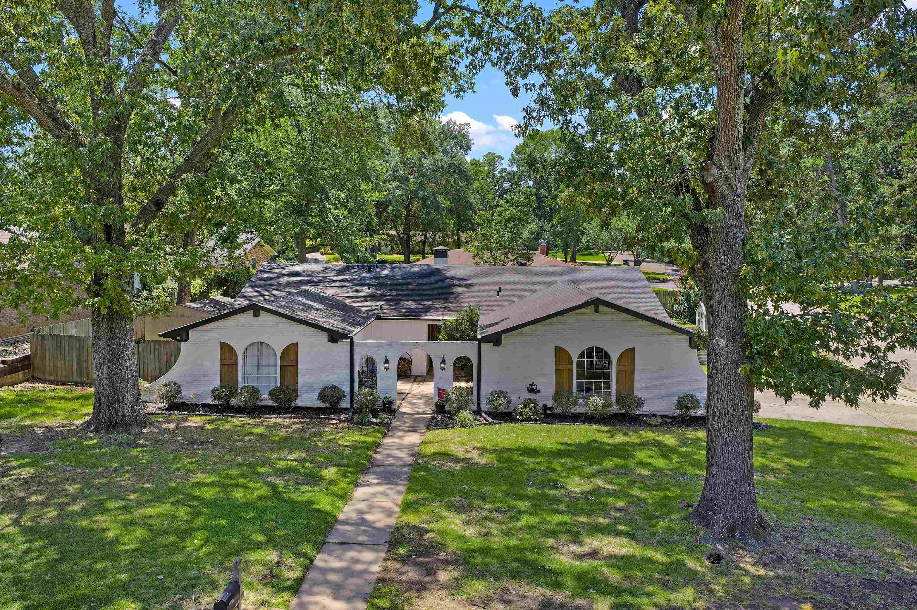 1515 Miami Dr