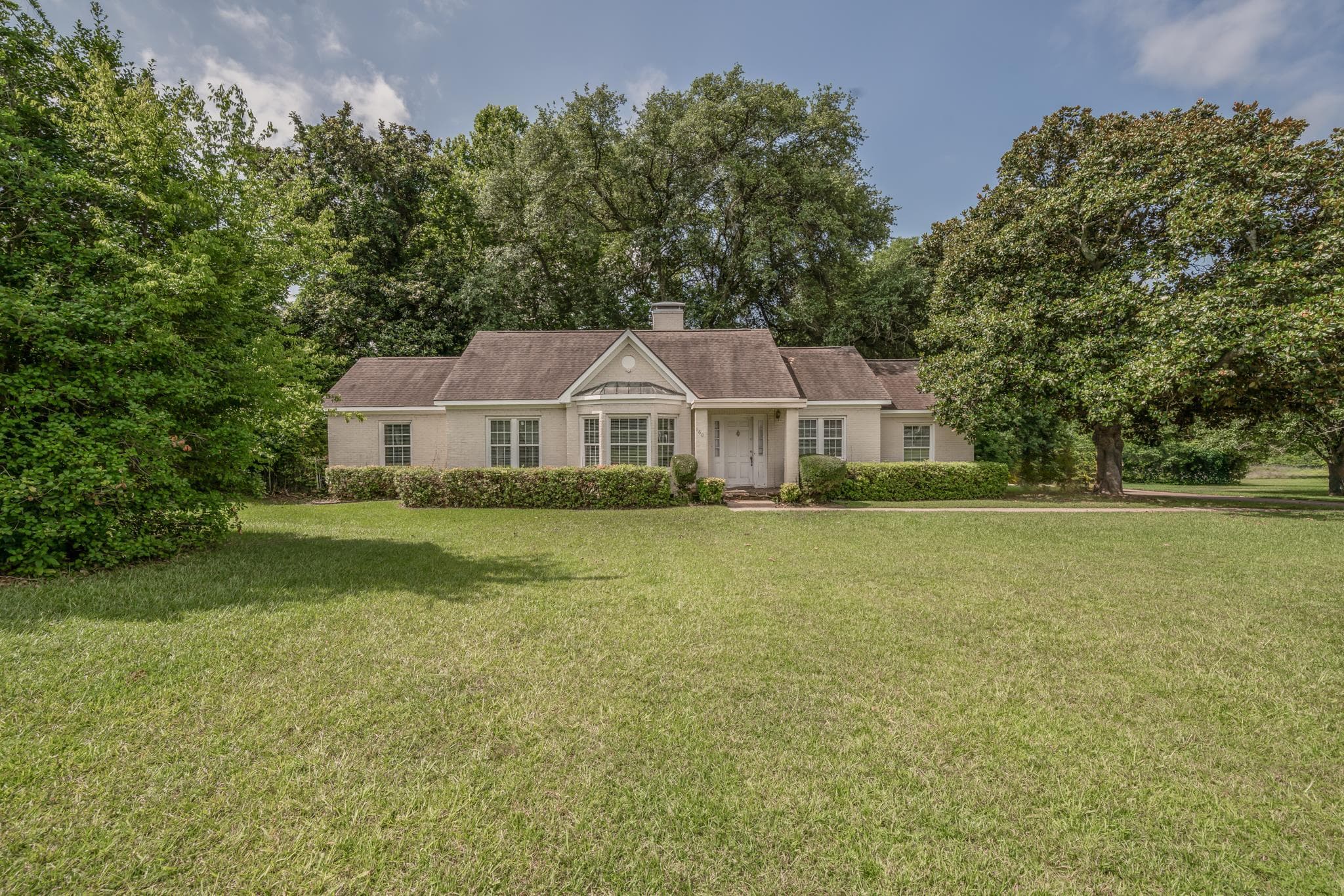 1604 W Marshall Ave