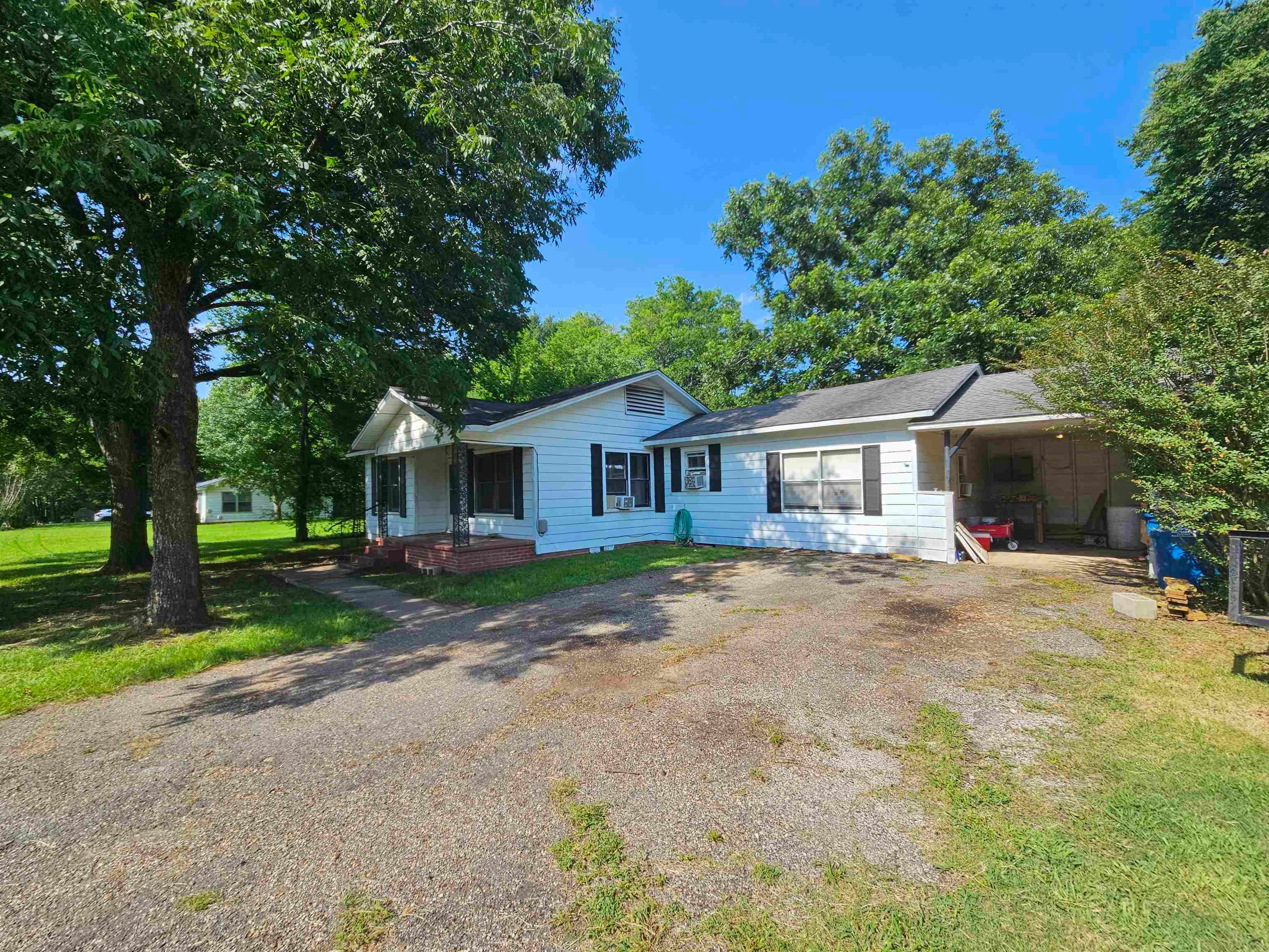 2000 Laura Lee Ln