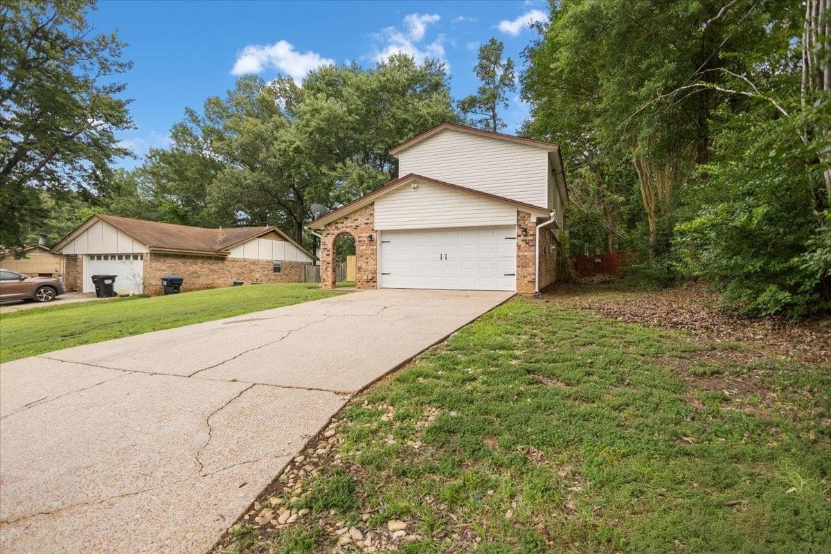 1210 Chad St