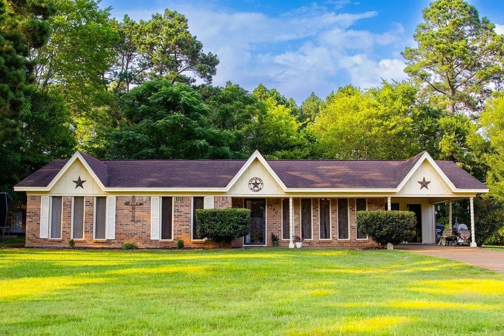 240 Devin St