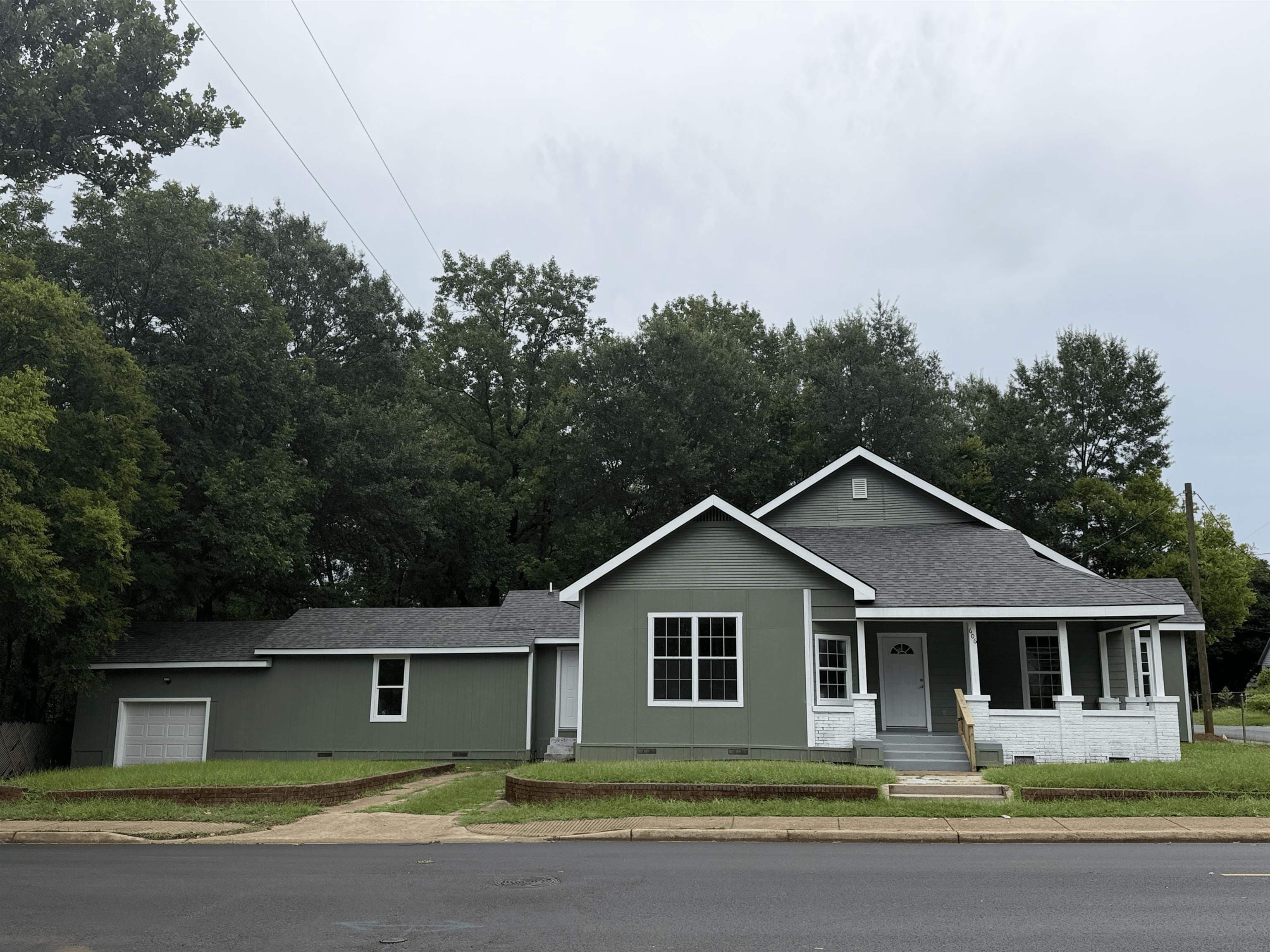 606 Sanford St