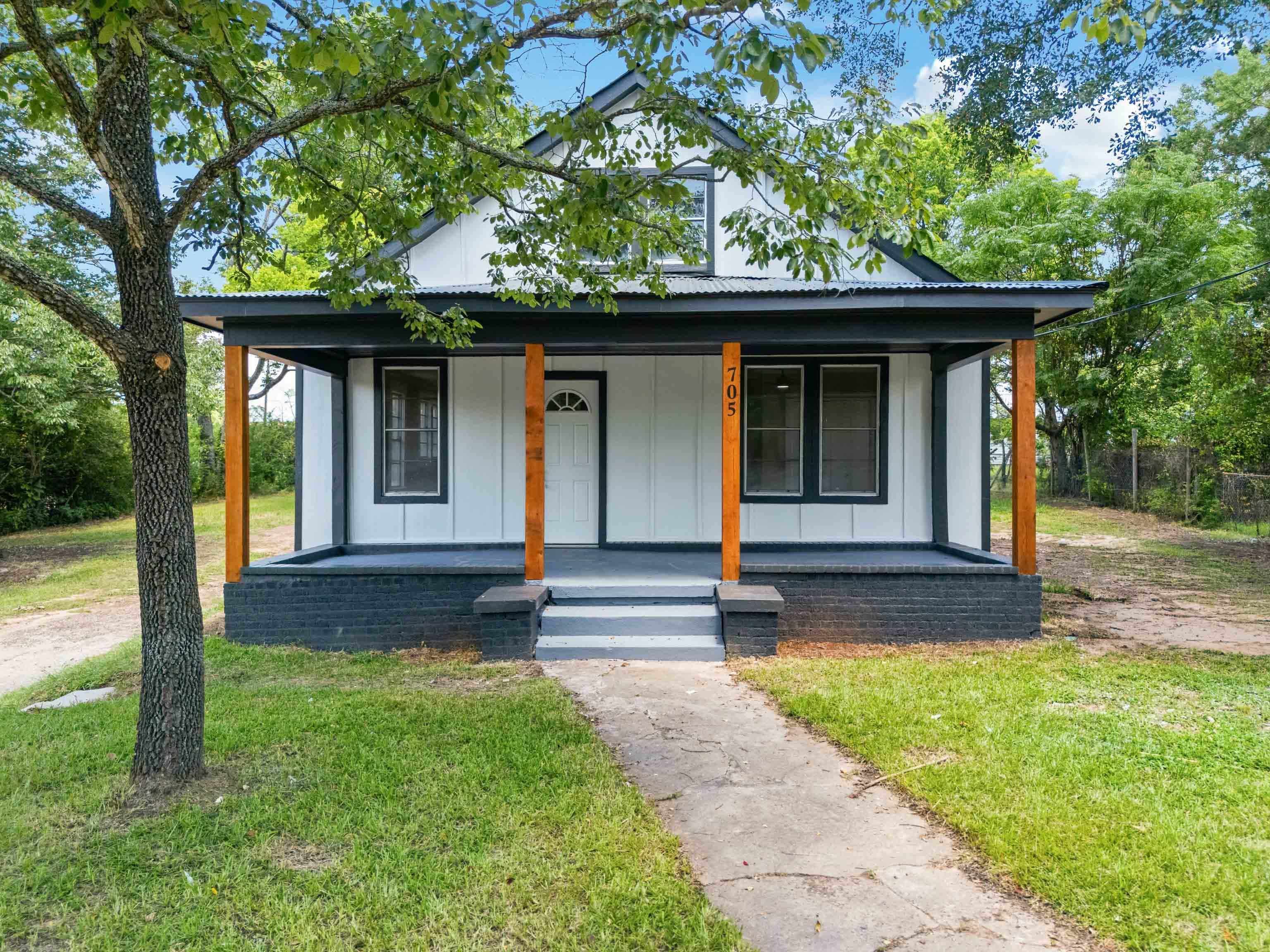 705 Nathan St