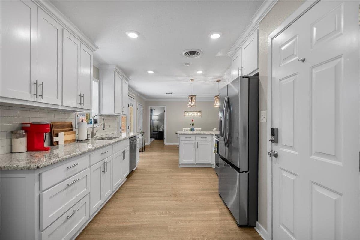 1011 Forrest Ln