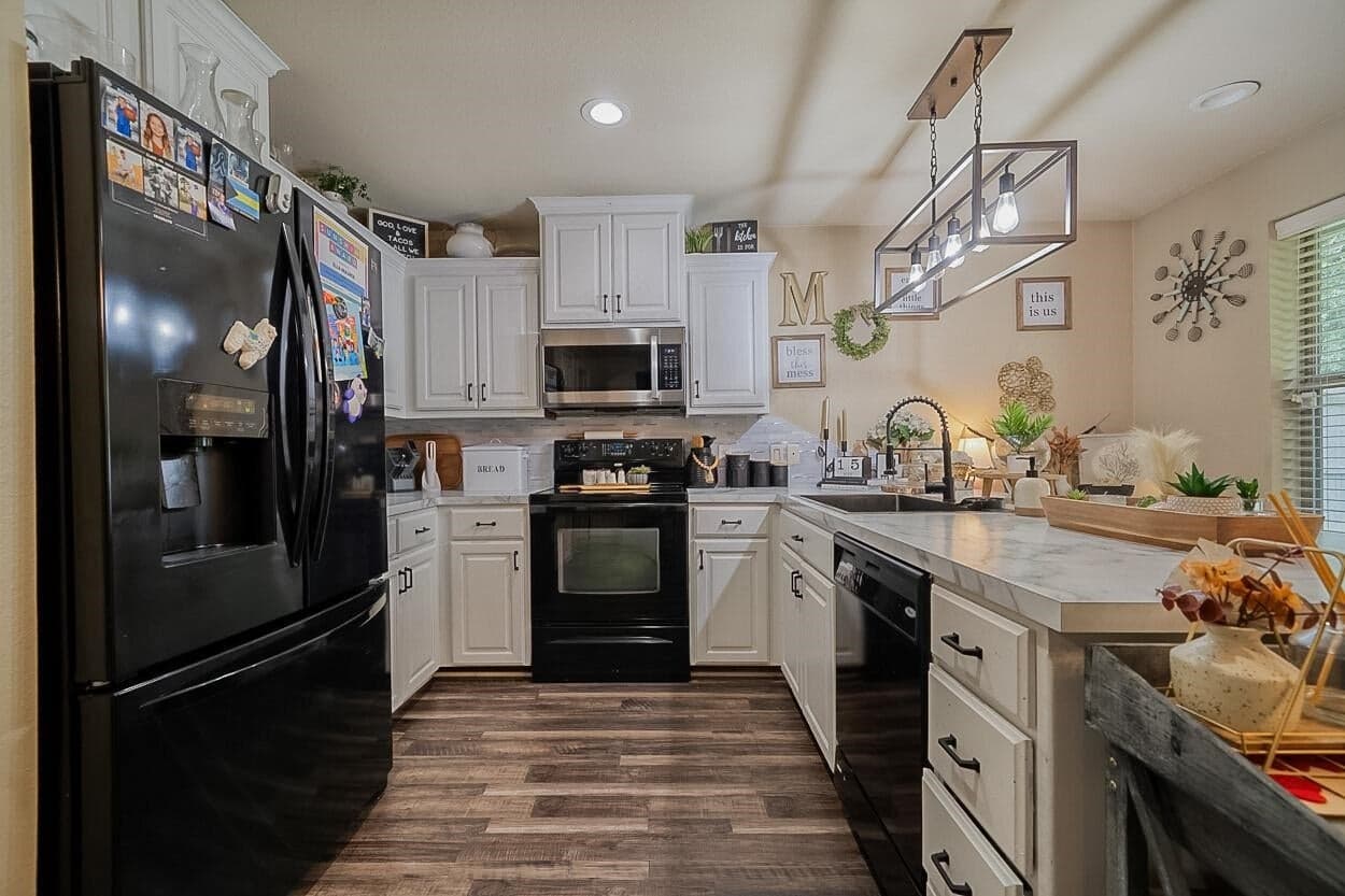 127 Labrador Ln