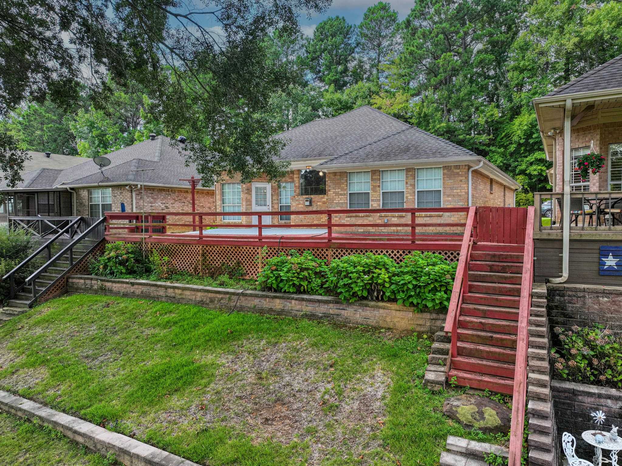 18 Oak Creek Ridge Dr