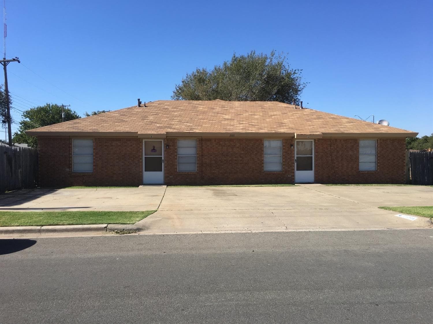 2101 S Loop 289