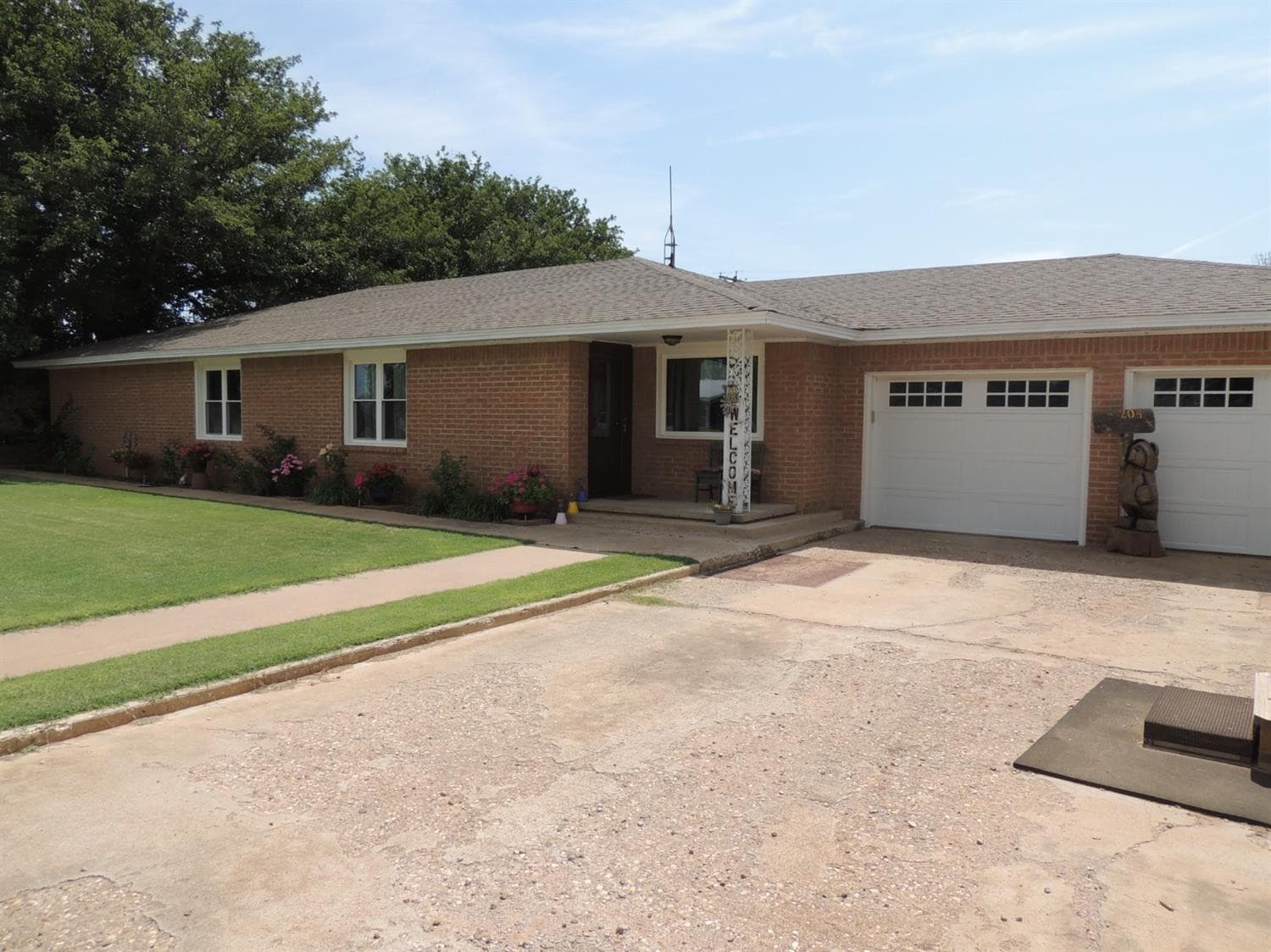 205 Henderson Ave