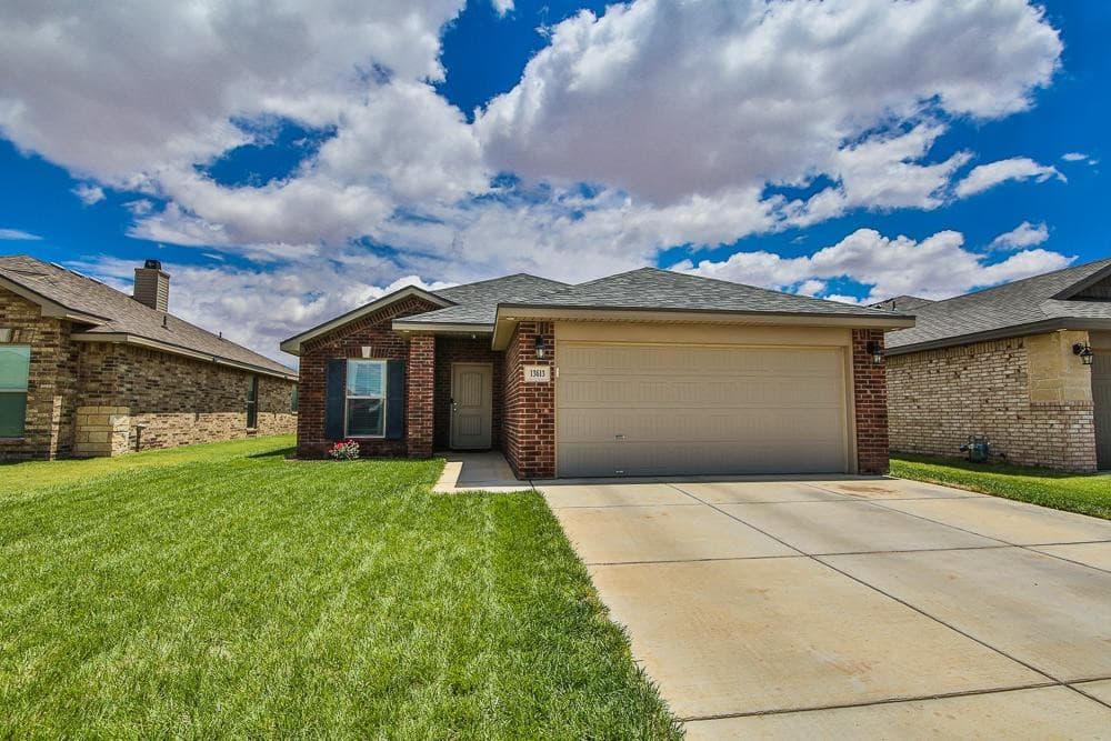 13613 Waco Ave