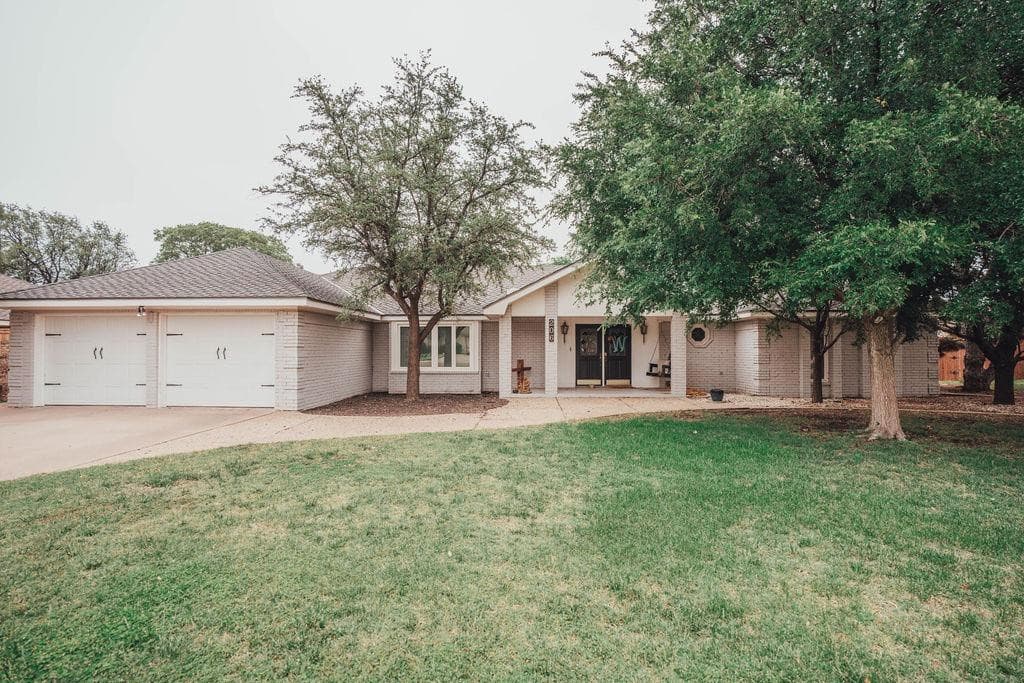206 Navasota Dr