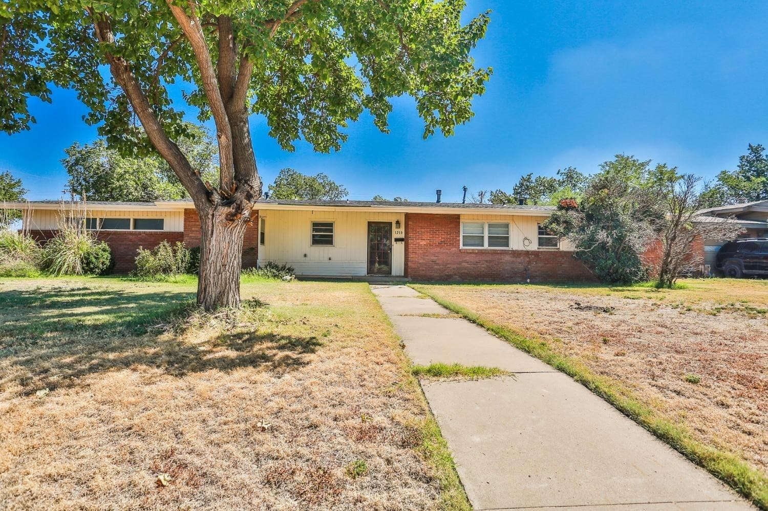 1210 Xenia St