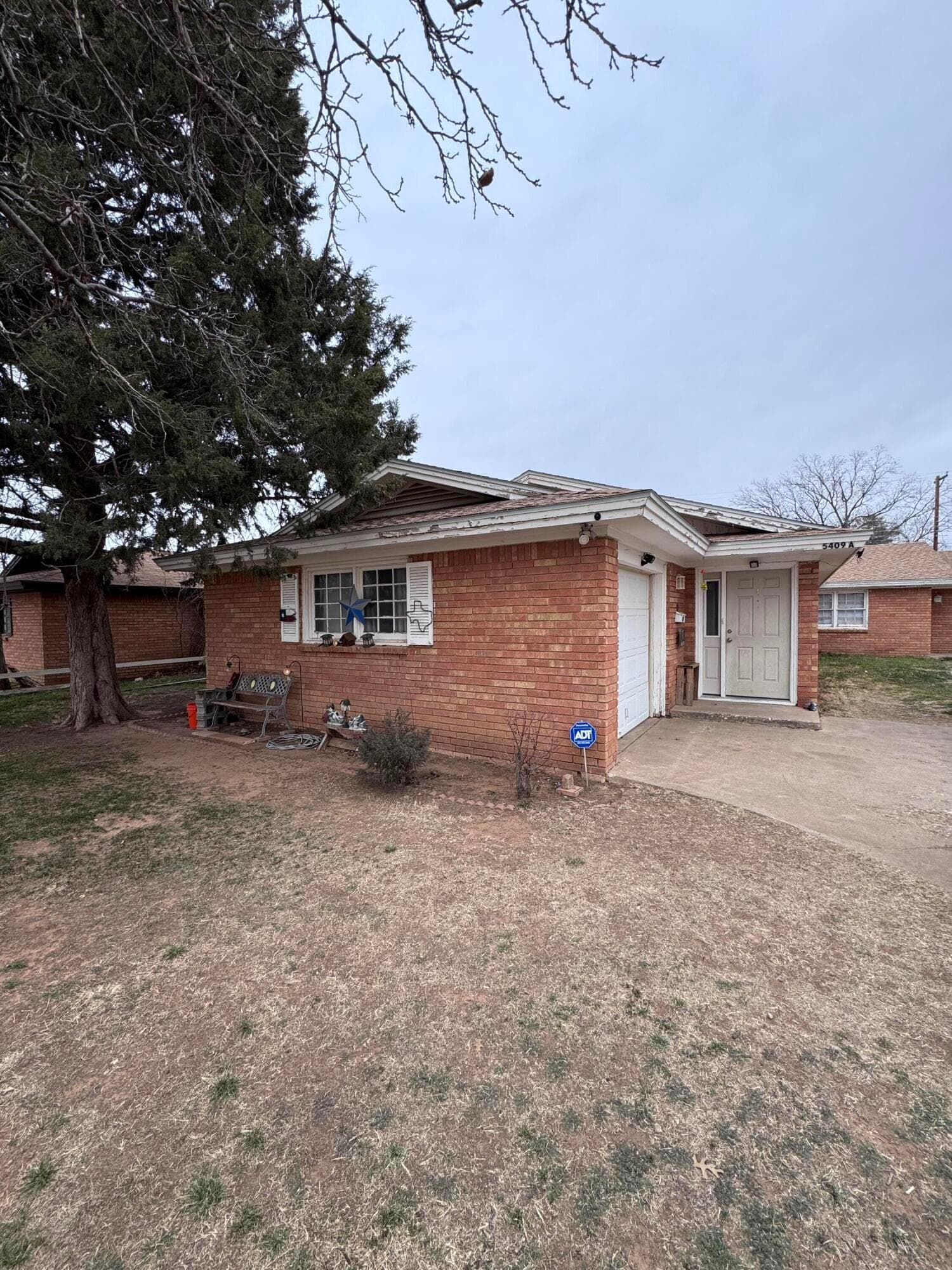 5409 Temple Ave