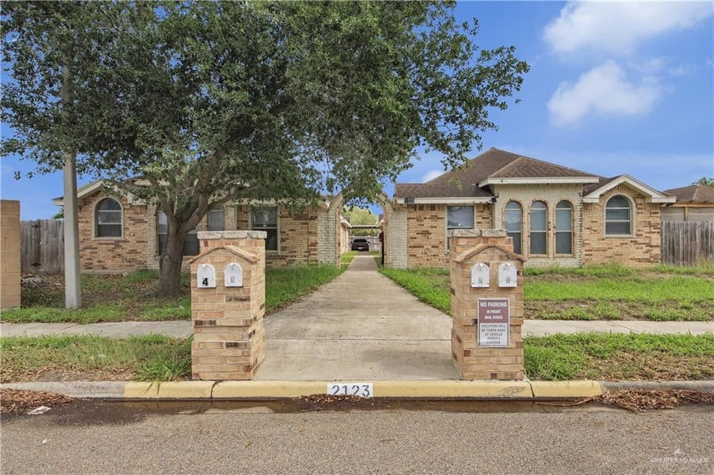 2123 W Western Dr