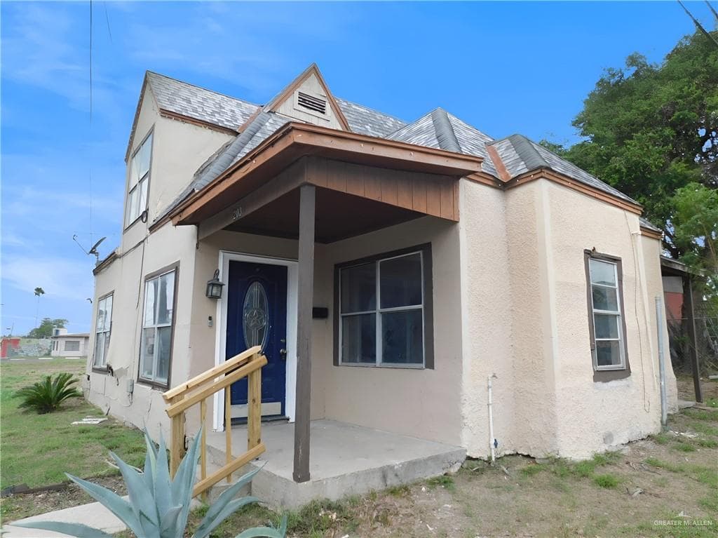203 E 2nd St