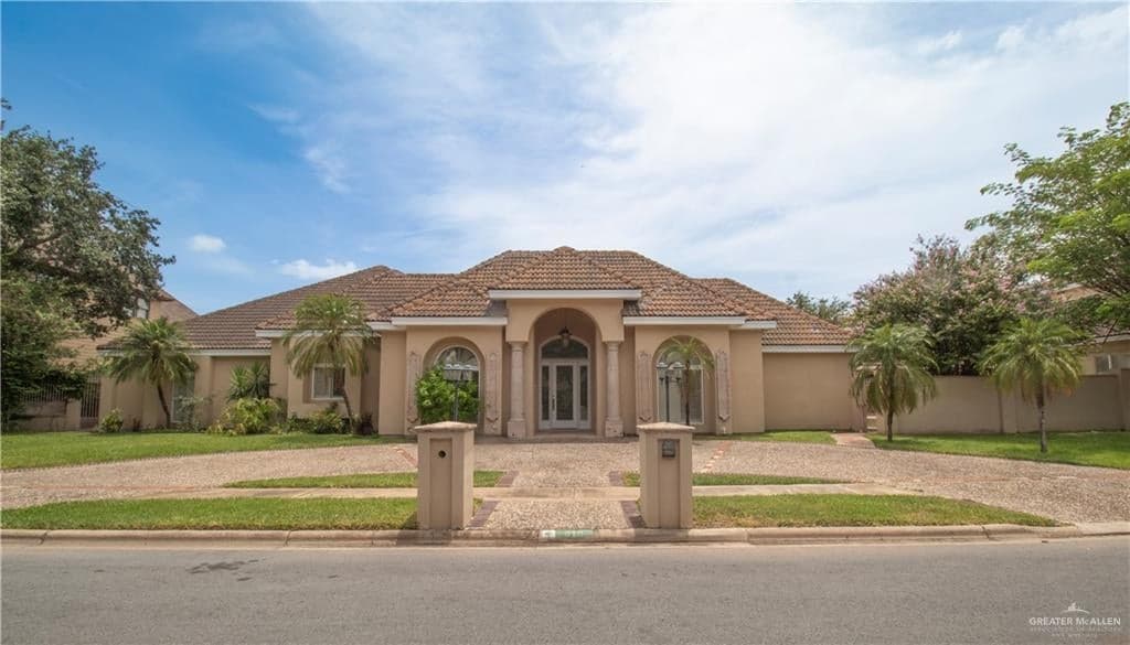 313 Condor Ave