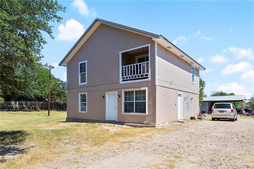 1002 Carlos Cir