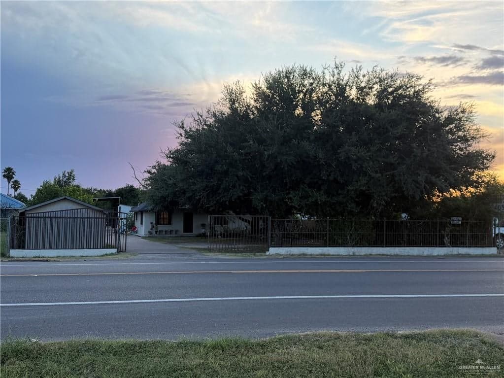 4413 N Fm 493