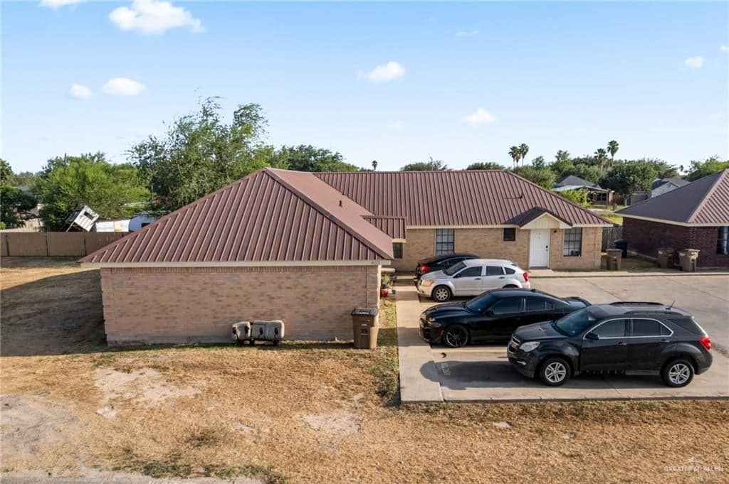 403 Date Palm St