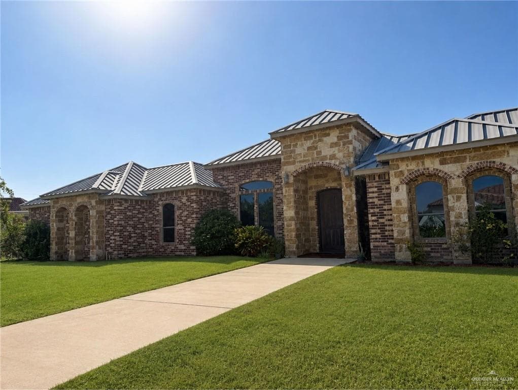 2716 Brazos Ave