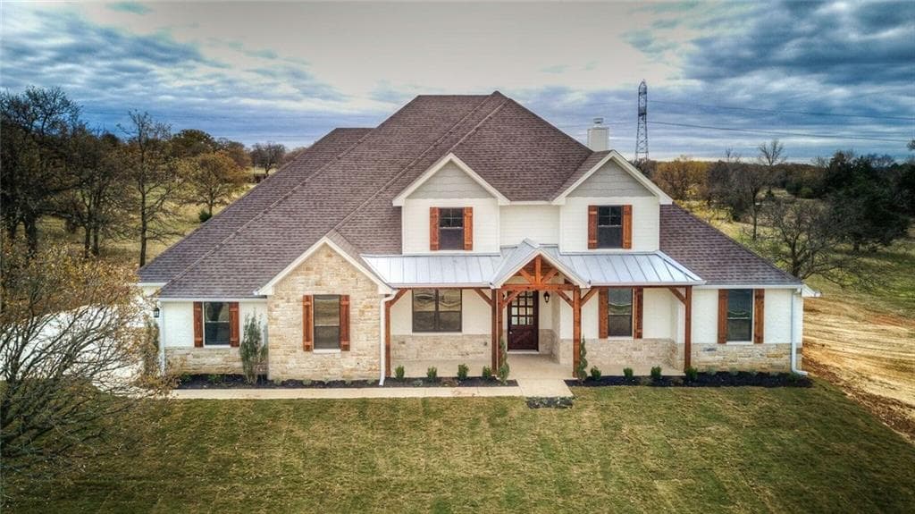 4016 Highland Oaks Ln
