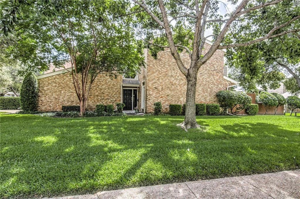 2900 Shady Lake Cir