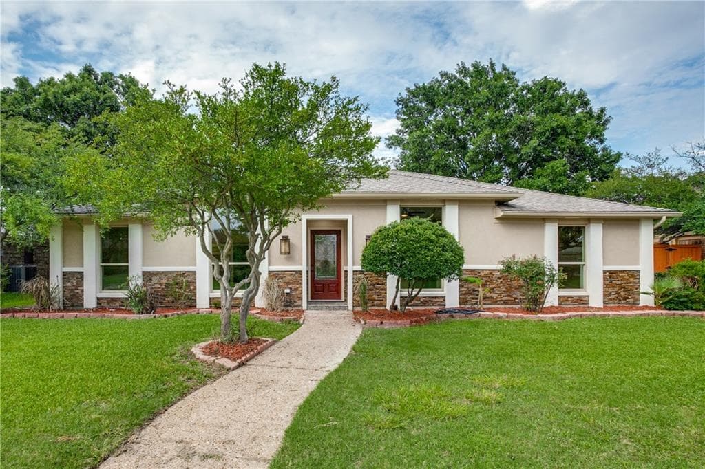 915 E Berkeley Dr