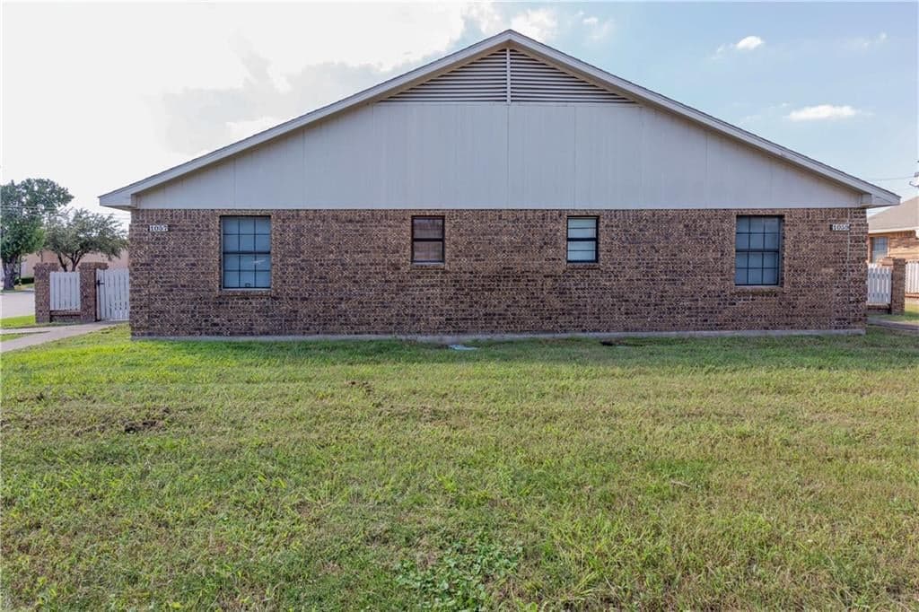 1057 Custer Rd