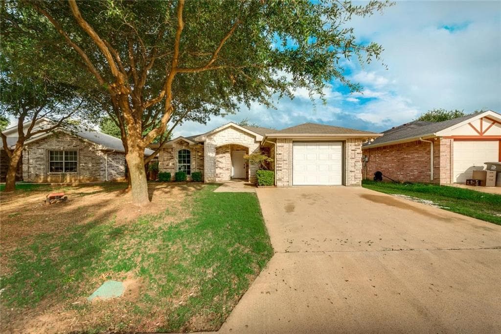 628 Moss Rose Ct