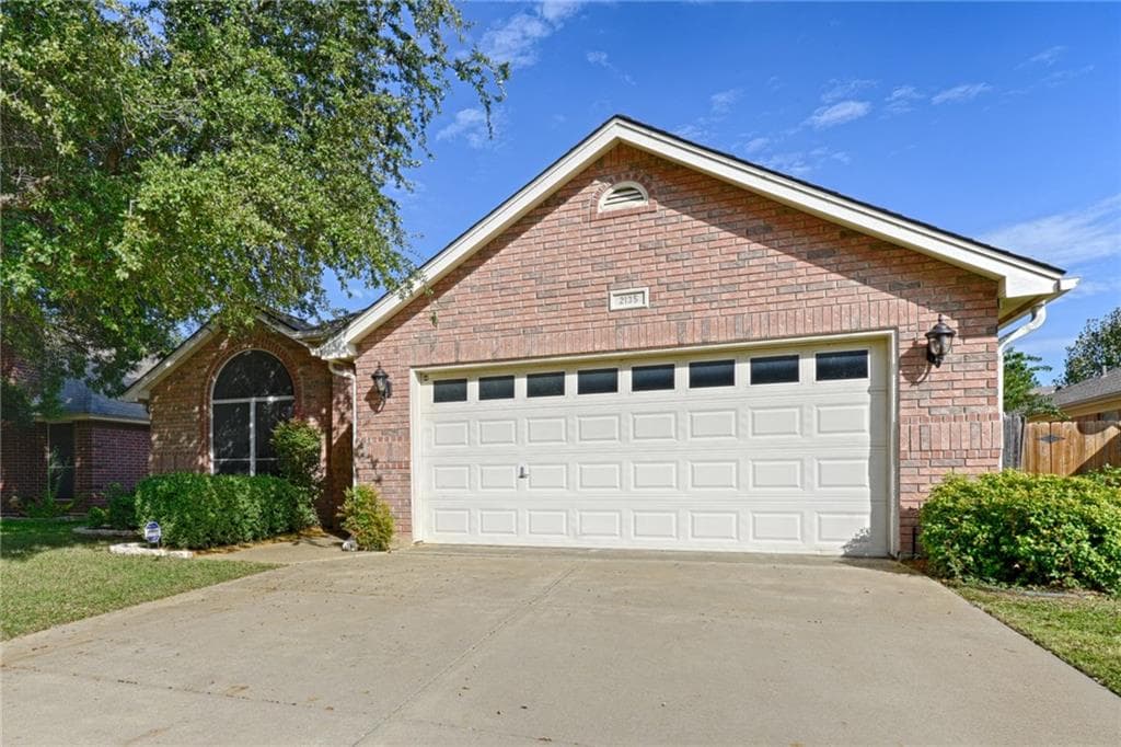 2135 Ridgecliff Dr