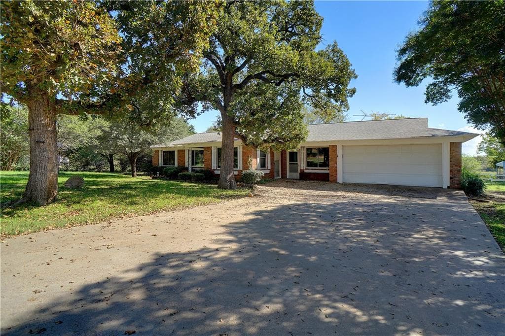 5704 County Road 319