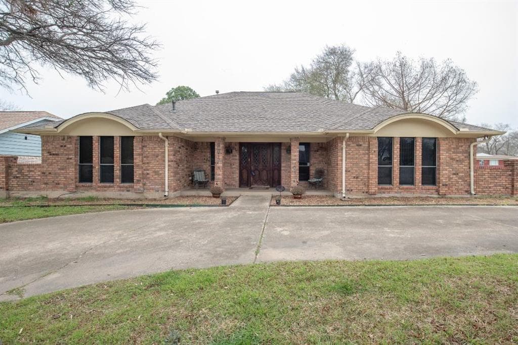 801 Lakeshore Dr