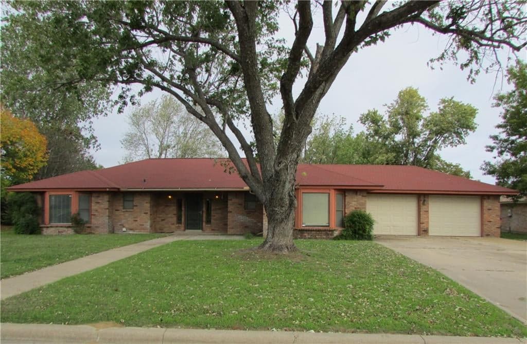 103 Lee Trevino St