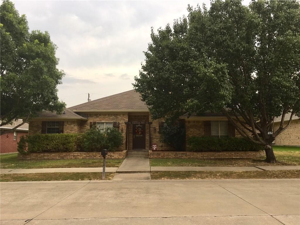 1821 Woodbridge Dr