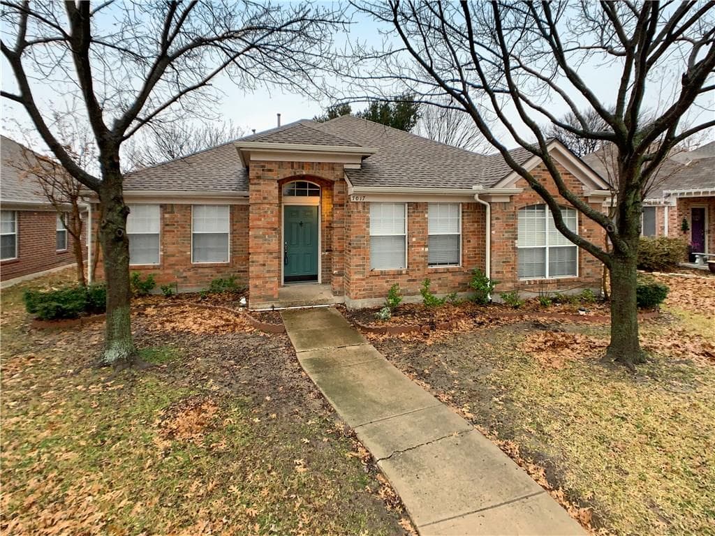 7017 Chateau Dr