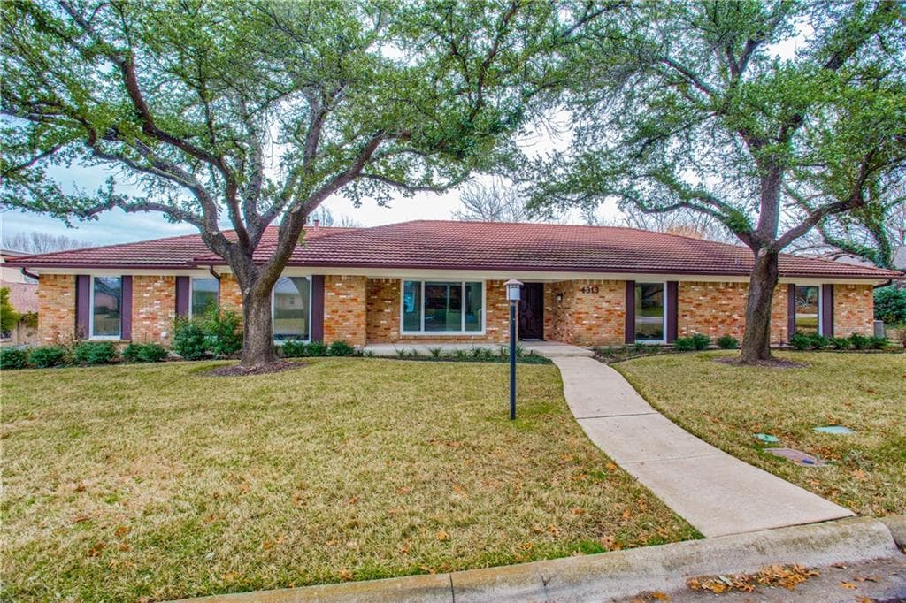 4313 Winding Way