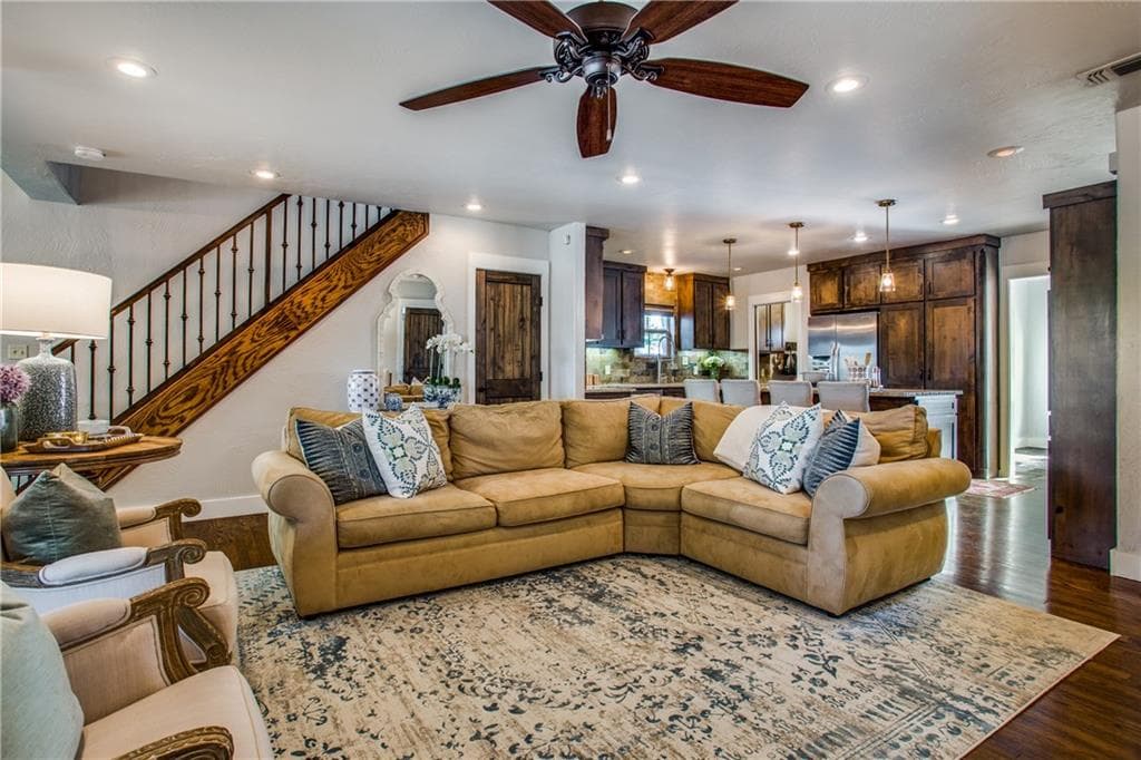 1813 Rockridge Ter