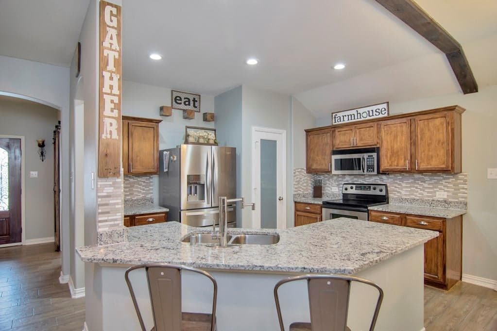 1118 Red Robin Dr