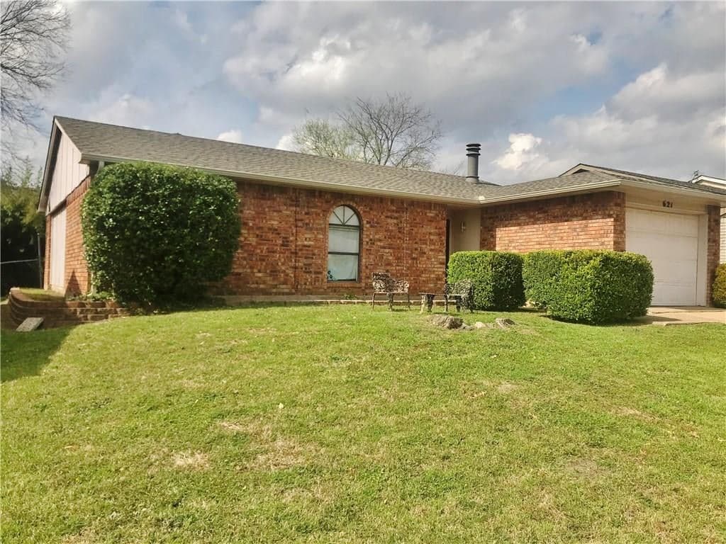 621 Wandering Way Dr
