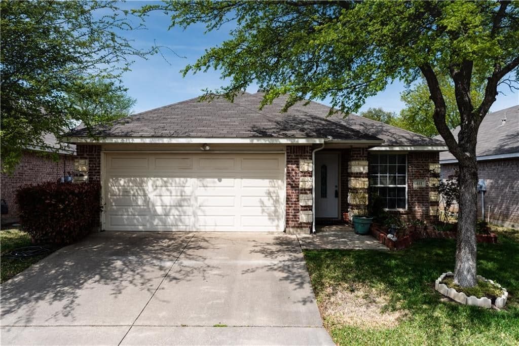 411 Horse Shoe Dr