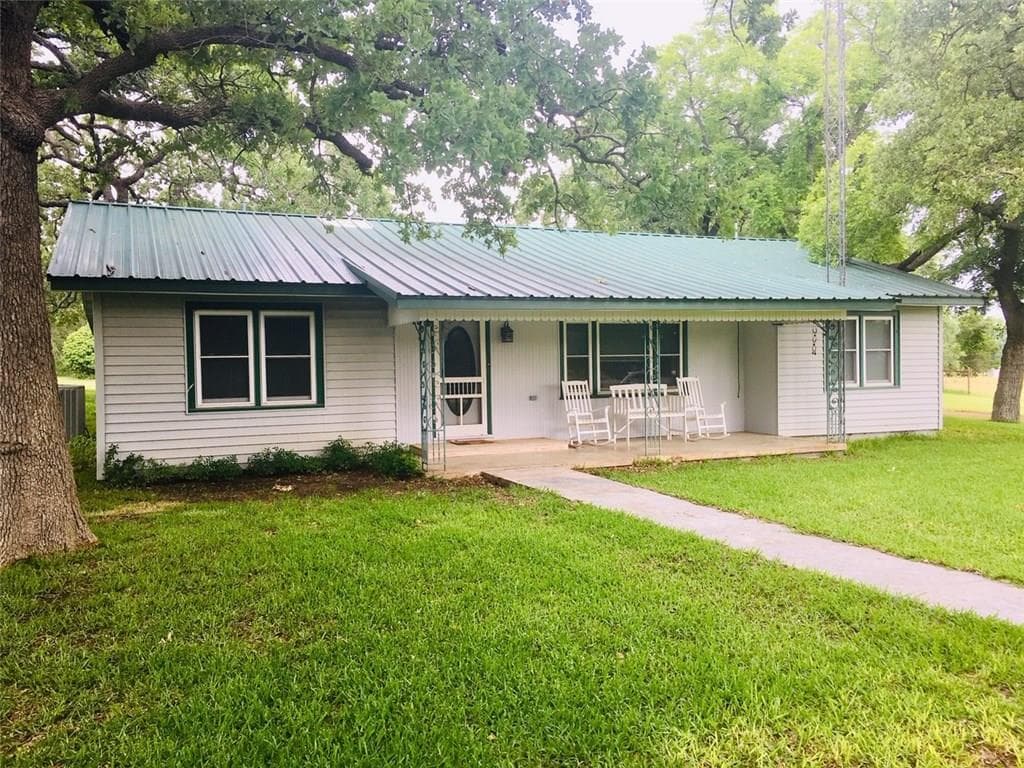1600 Highway 1477
